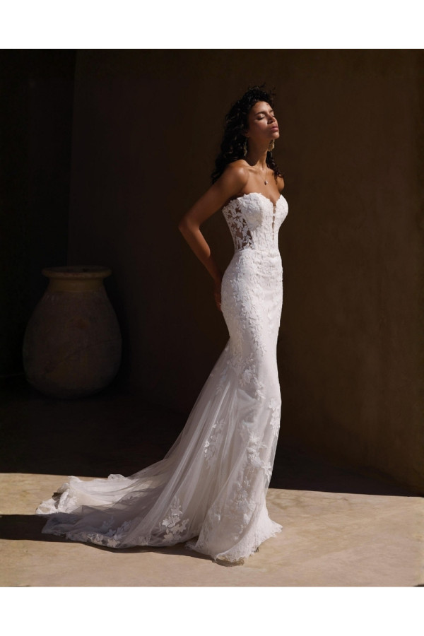 Abito da sposa avorio in pizzo e tulle a sirena 66451 di Lillian West
