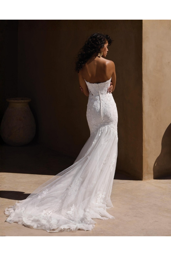 Abito da sposa avorio in pizzo e tulle a sirena 66451 di Lillian West