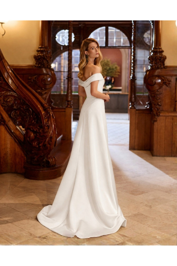 Abito da sposa avorio in raso con spacco 2J78 di Rosa Clará