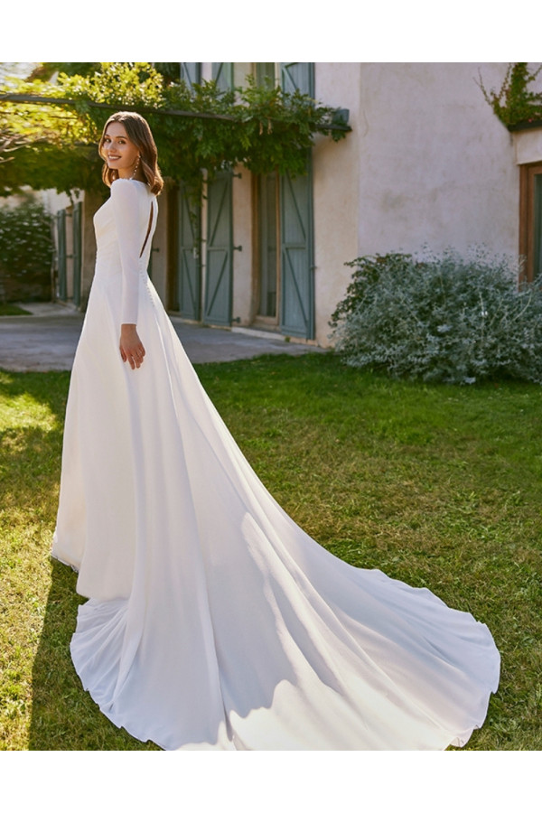 Abito da sposa avorio in crep a pantalone di Alma Novia