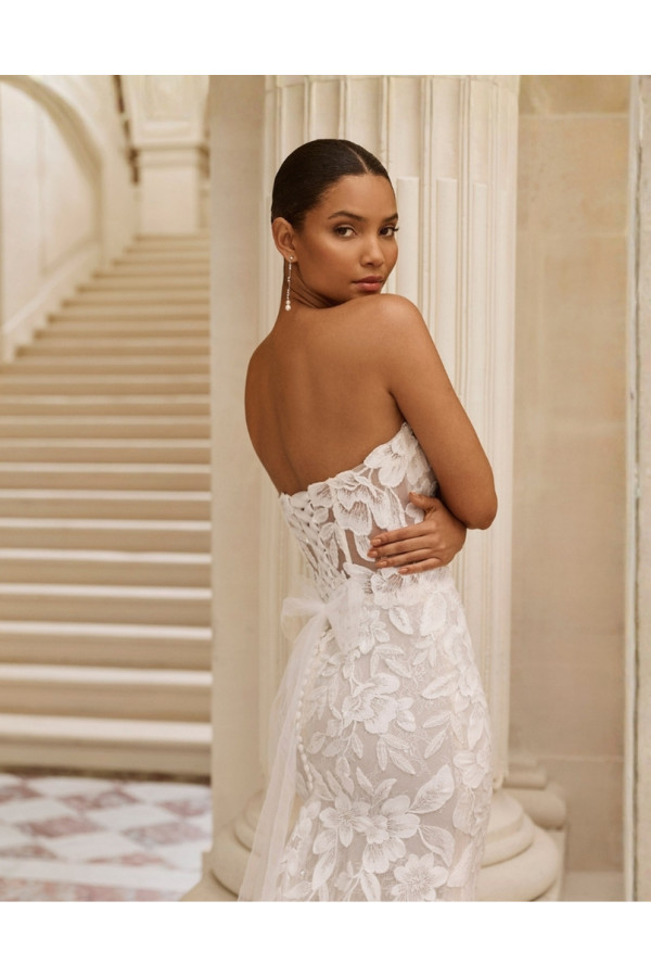 Ambar abito da sposa avorio in pizzo a sirena Rosa Clará Dream 2027