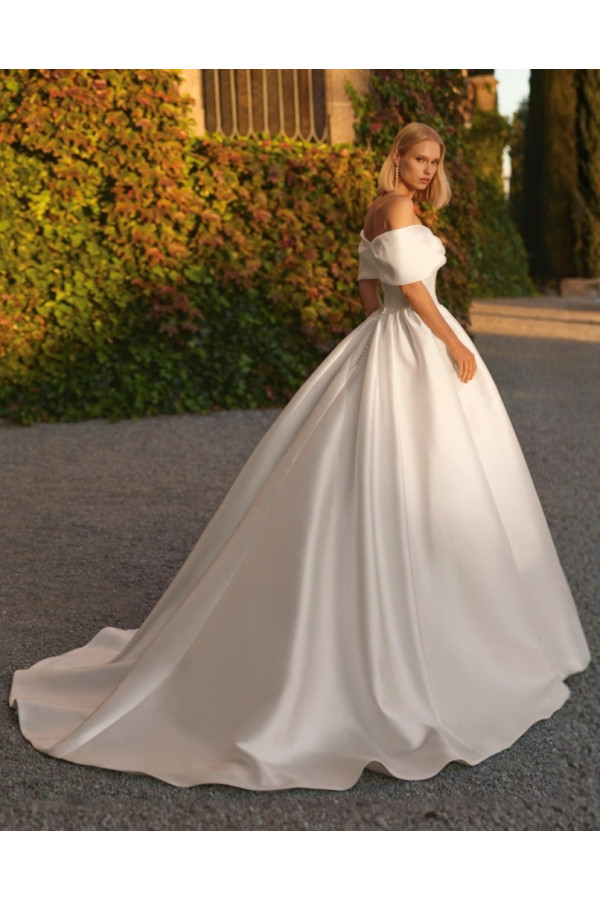 Frenesi Abito da sposa avorio in mikado ampio di Luna Novias 2027