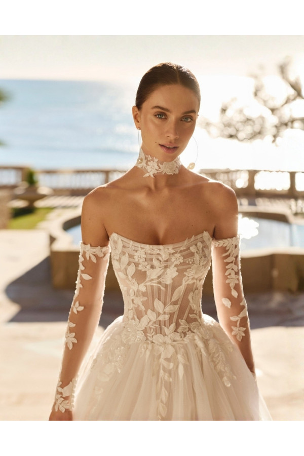Fiora Abito da sposa avorio in tulle ampio di Luna Novias 2027