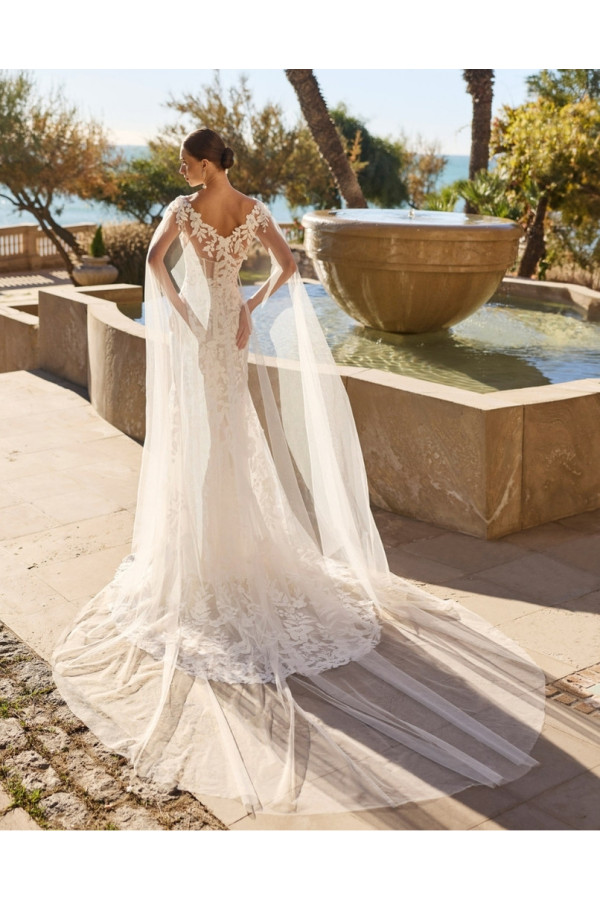 Fibula Abito da sposa avorio in pizzo a sirena di Luna Novias 2027
