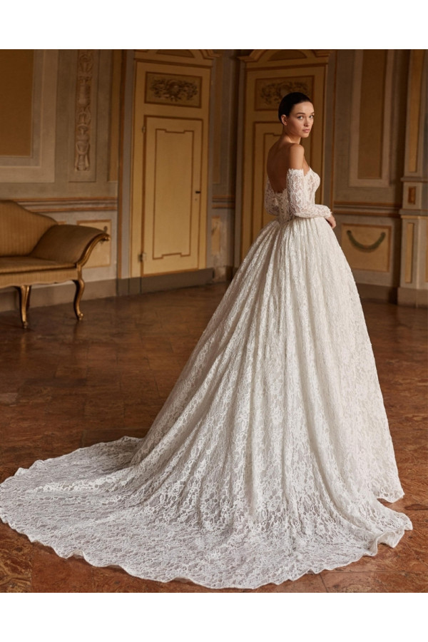 Abito da sposa Daniela, avorio, pizzo, ampio. Alberto Palatachi 2027