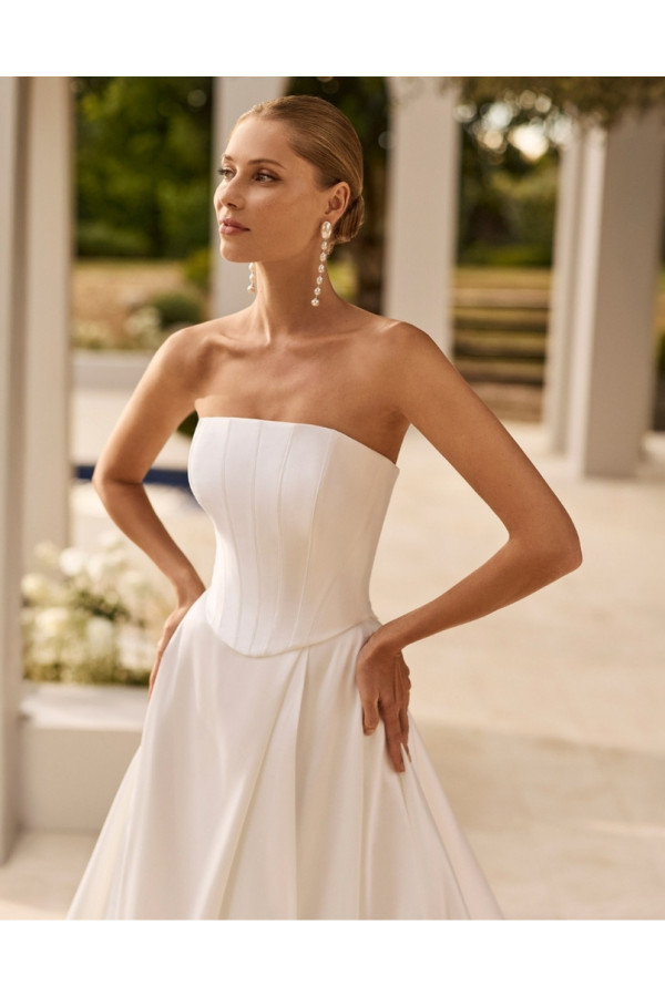 Nudo Abito da sposa avorio in mikado scivolato con spacco Rosa Clará