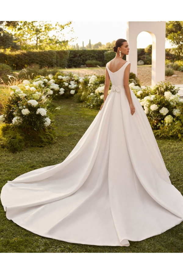 Nore Abito da sposa avorio in crepe ampio di Rosa Clará 2027