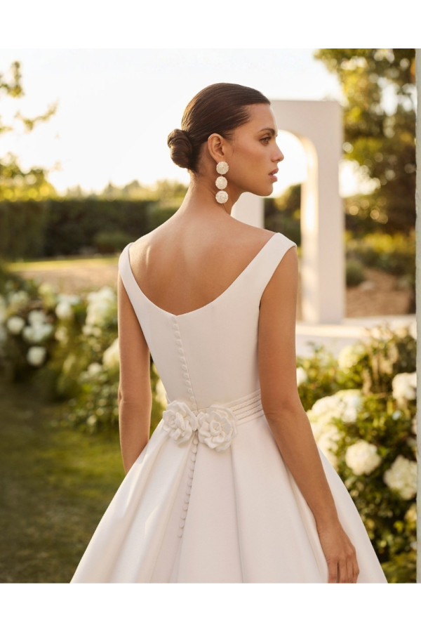 Nore Abito da sposa avorio in crepe ampio di Rosa Clará 2027