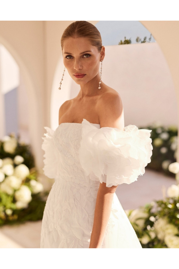 Niky Abito da sposa avorio in pizzo a colonna di Rosa Clará