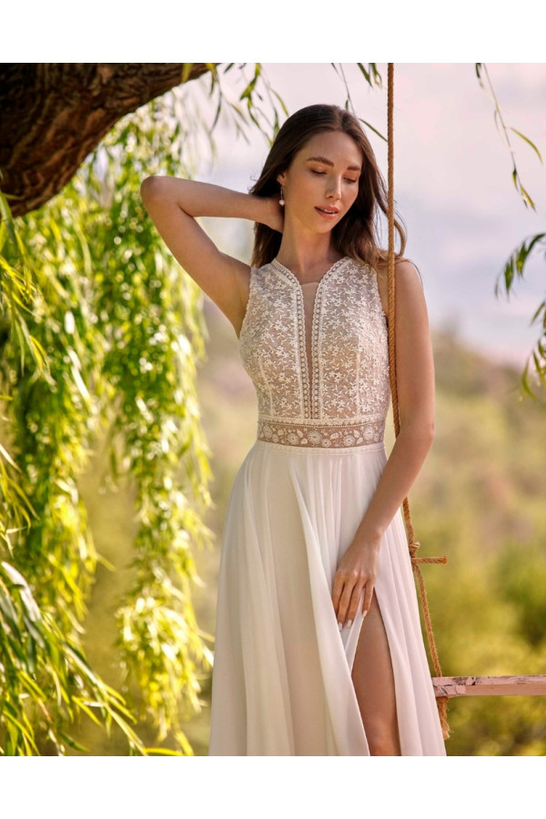 Nelia abito da sposa avorio in tulle scivolato, di Fara Sposa