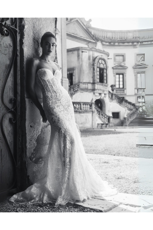 Abito da sposa avorio in pizzo a sirena di Alessandro Couture