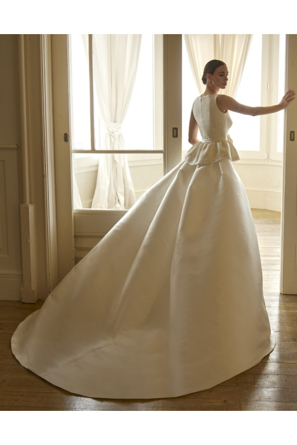 Chiara abito da sposa in mikado avorio a tubino di Novia D'art