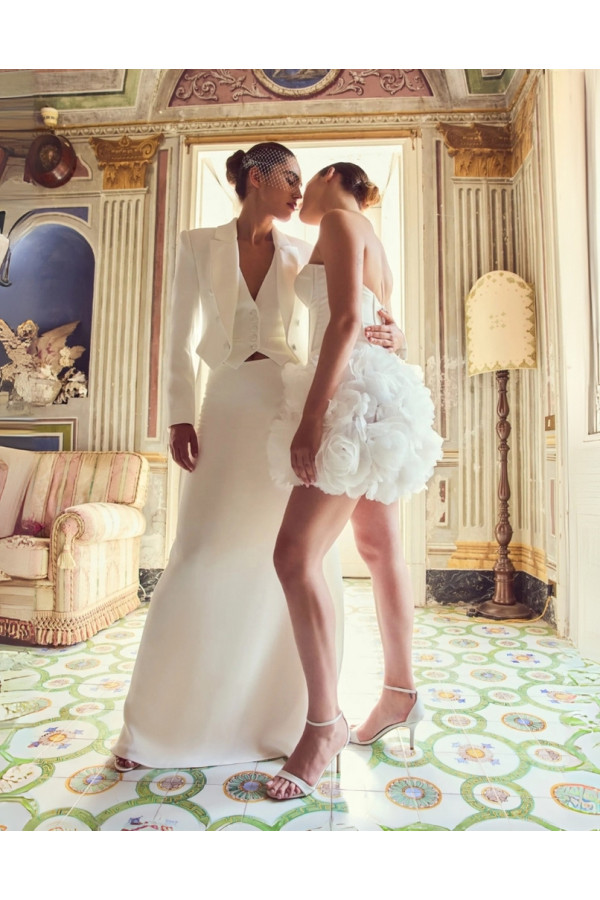 Abito da sposa frack avorio in satin di Alessandro Couture