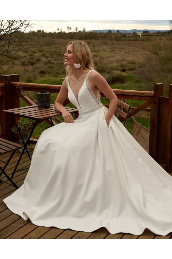 Olaya abito da sposa avorio in cady ampio di Fara Sposa