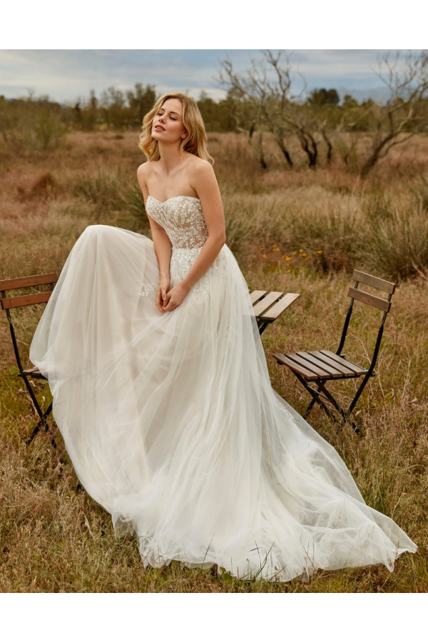 Oceano abito da sposa avorio in tulle romantico di Fara Sposa