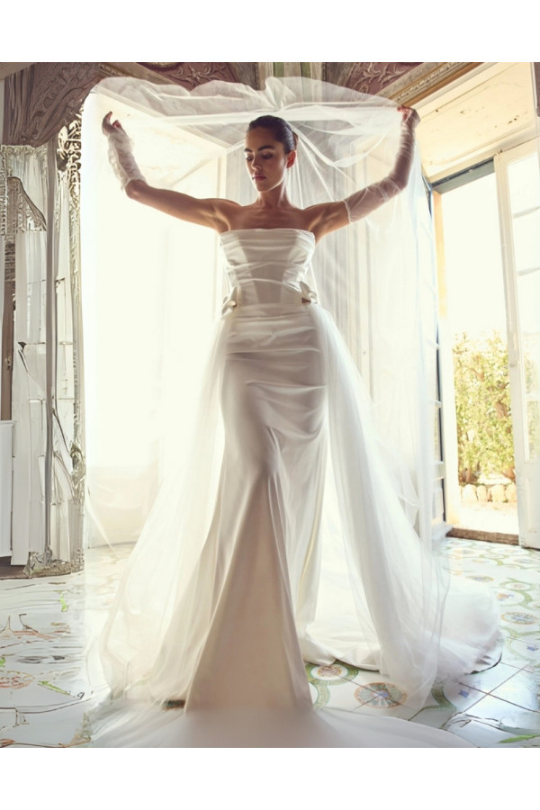 Abito da sposa avorio in satin a sirena di Alessandro Couture