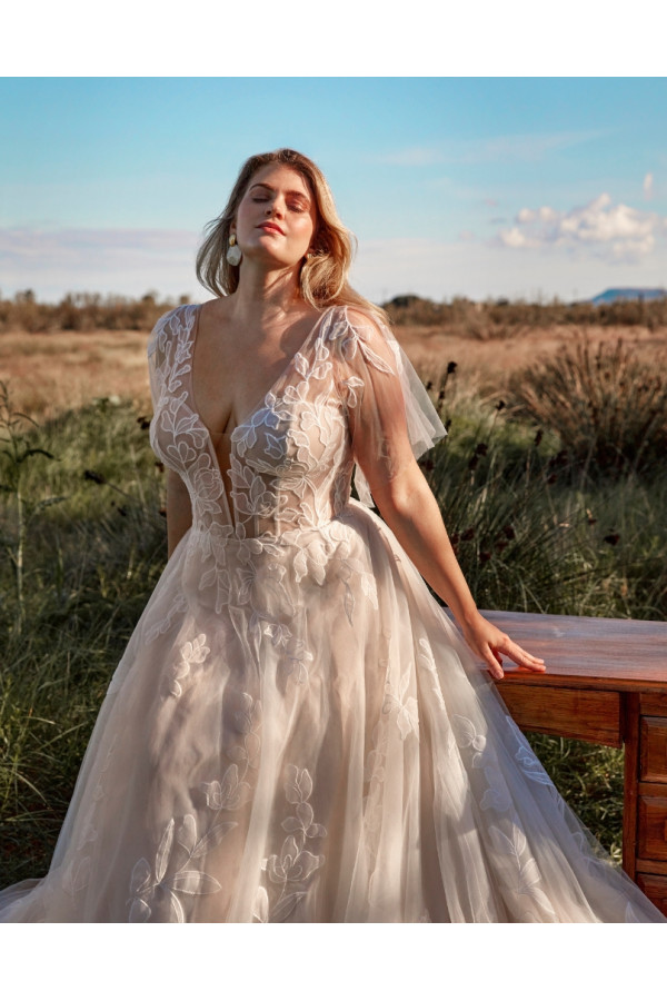 Natalie abito da sposa avorio in pizzo ampio di fara sposa