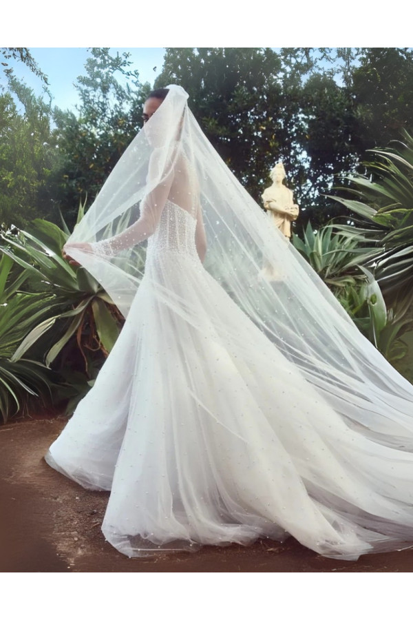 Abito da sposa avorioin tulle ampio ricamato di Alessandro Couture