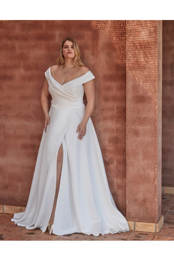 Maraca abito da sposa avorio in cady ampio con spacco di fara sposa