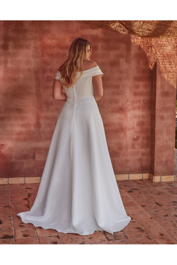 Maraca abito da sposa avorio in cady ampio con spacco di fara sposa