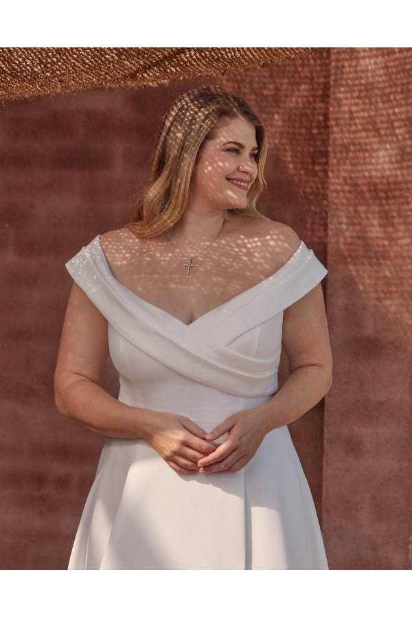 Maraca abito da sposa avorio in cady ampio con spacco di fara sposa