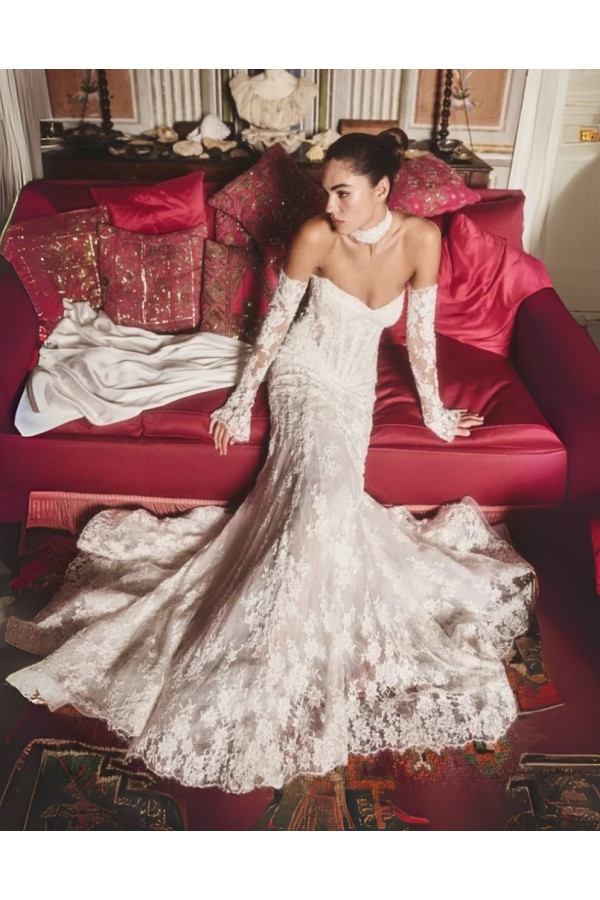 Abito da sposa a sirena avorio in pizzo di Alessandro Couture