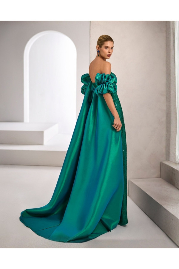 Abito da cerimonia verde in taffetà a sirena con spacco di marfil