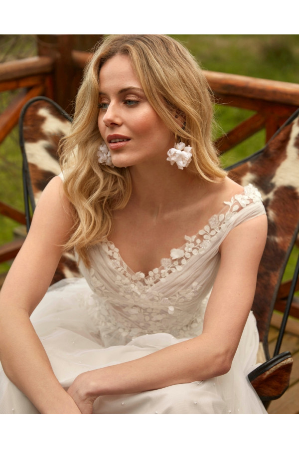 Nelia abito da sposa avorio in tulle scivolato, di Fara Sposa