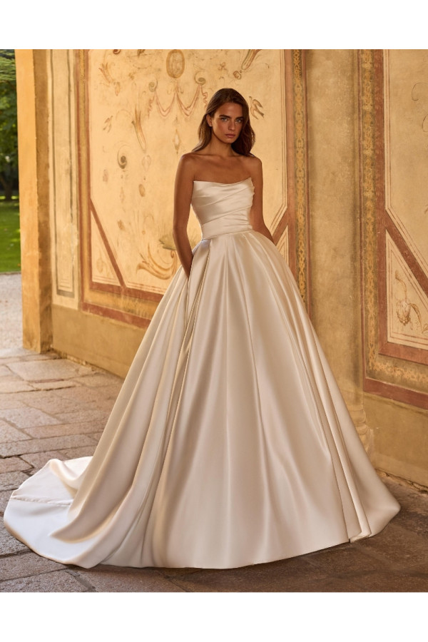 Abito da sposa Selena, avorio, ampio in saten. Alberto Palatachi 2027