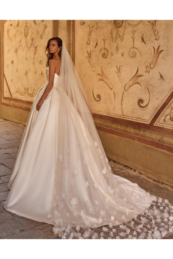 Abito da sposa Selena, avorio, ampio in saten. Alberto Palatachi 2027