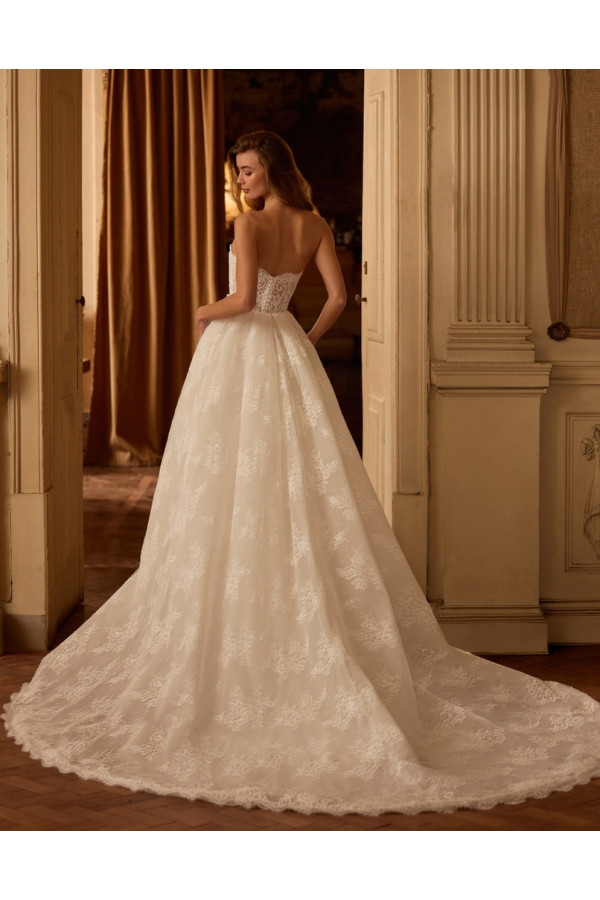 Abito da sposa Malgosia crep e pizzo, avorio di Alberto Palatachi