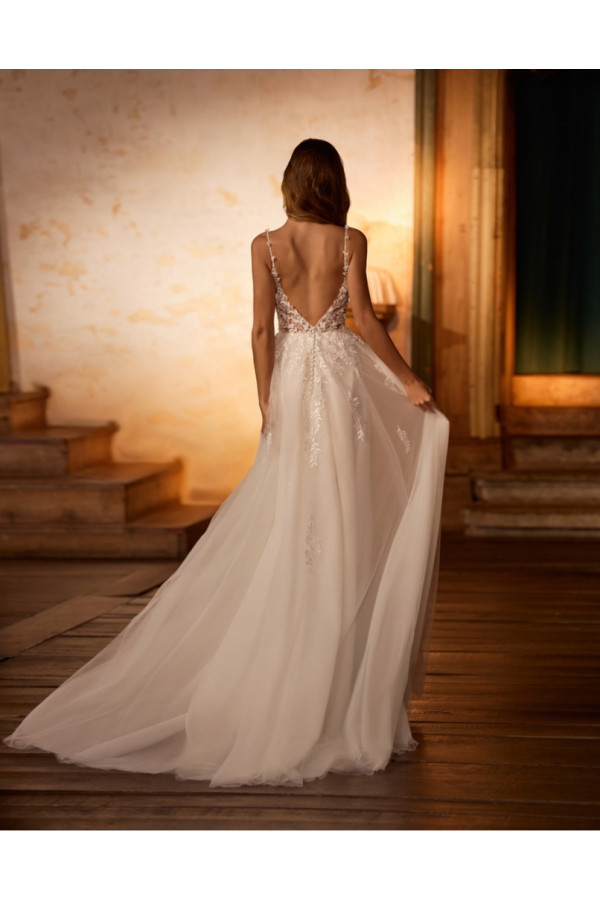 Ines abito da sposa avorio di pizzo ampio di alberto palatchi