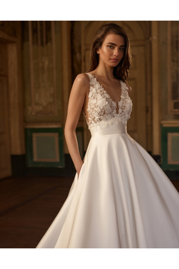 Abito da sposa Maira, avorio, in tulle ricamato di Alberto Palatchi