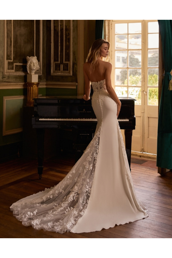 Abito da sposa Malgosia crep e pizzo, avorio di Alberto Palatachi