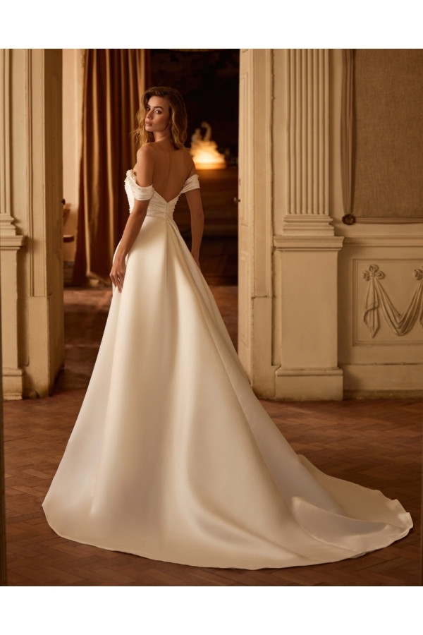 cahnel abito da sposa avorio in douchesse ampio di alberto palatchi