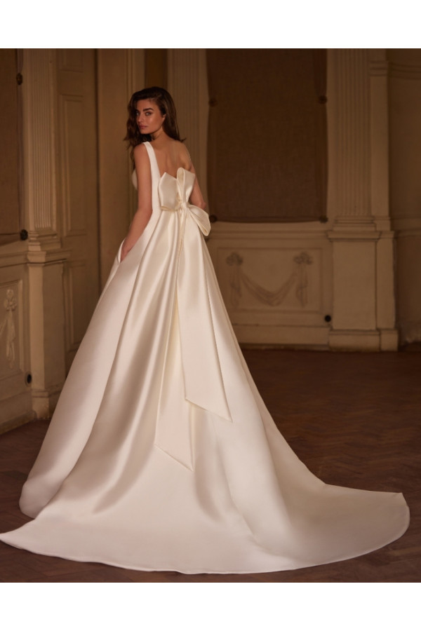 dorian abito da sposa avorio in mikado linea ad a alberto palatchi