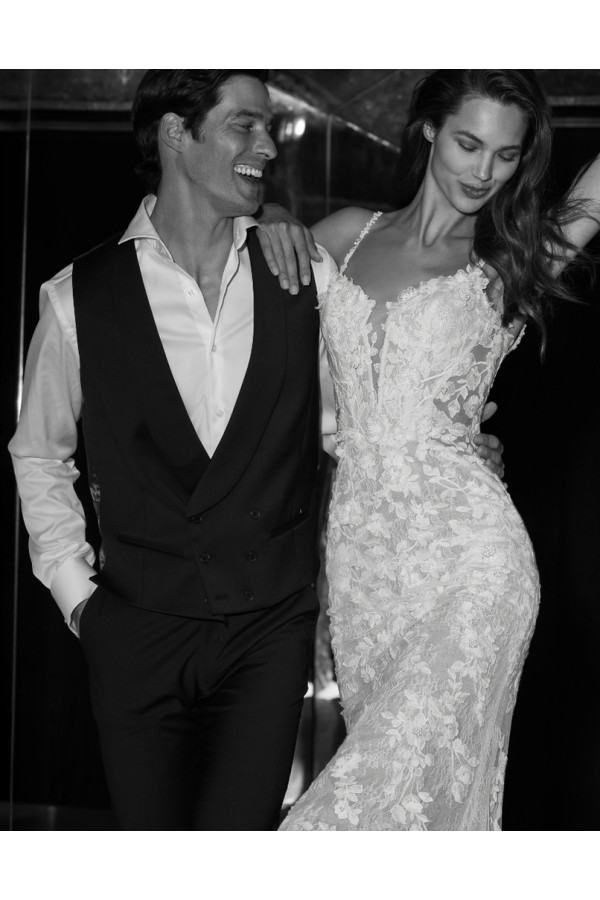 Yara Abito da sposa avorio a sirena in pizzo di Alberto Palatchi