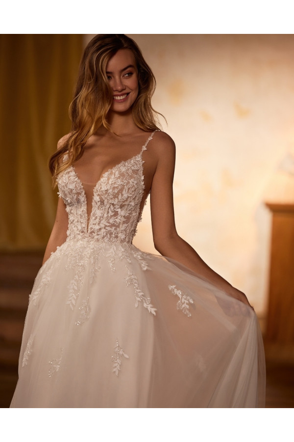 Ines abito da sposa avorio di pizzo ampio di alberto palatchi