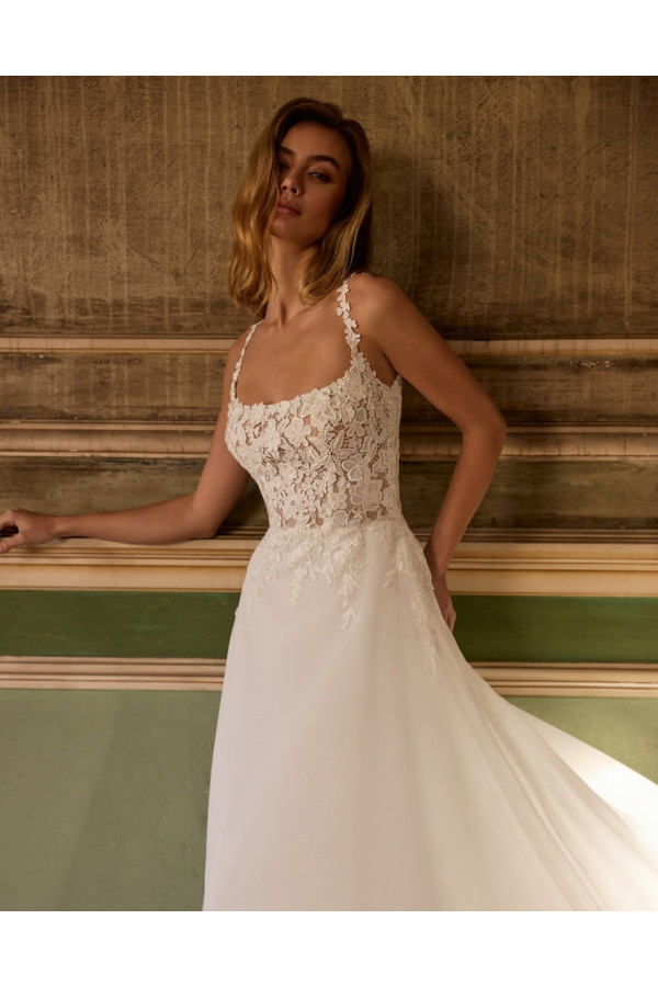 Abito da sposa Sui, off white, morbido in chiffon di Alberto Palatachi