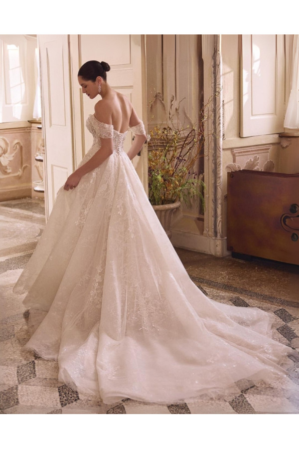 Abito da sposa avorio in pizzo ampio con spacco di Justin Alexander
