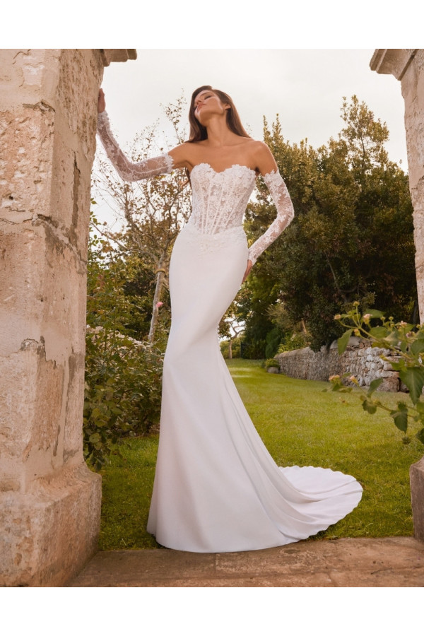 Clarisse abito da sposa avorio a sirena di crep di Alberto Palatchi