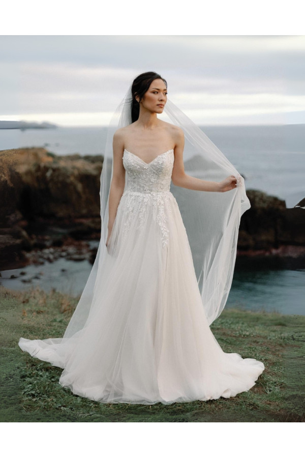 Salome abito da sposa avorio in pizzo svasato di Adore