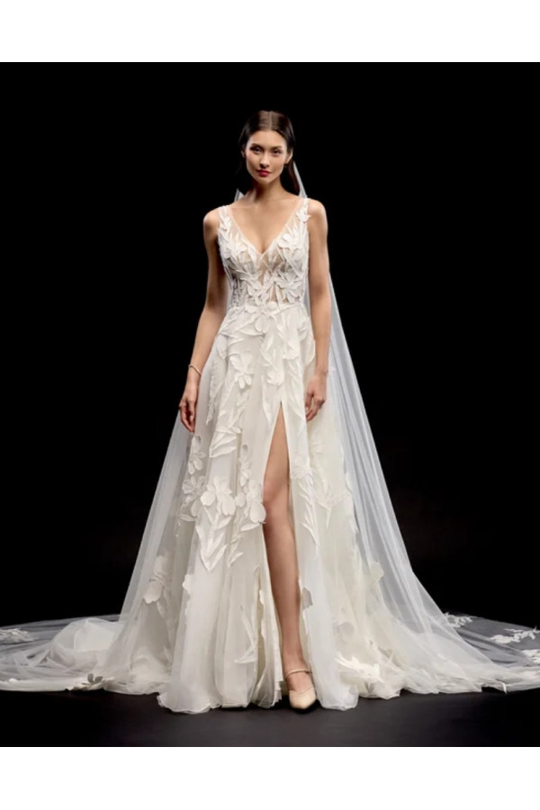 Abito da sposa avorio in pizzo ampio con spacco di Justin Alexander