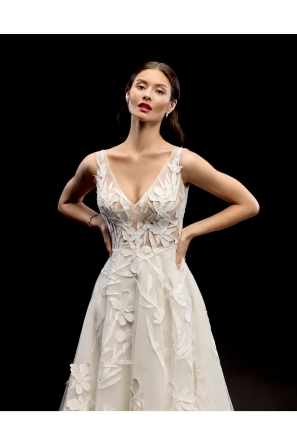 Abito da sposa avorio in pizzo ampio con spacco di Justin Alexander