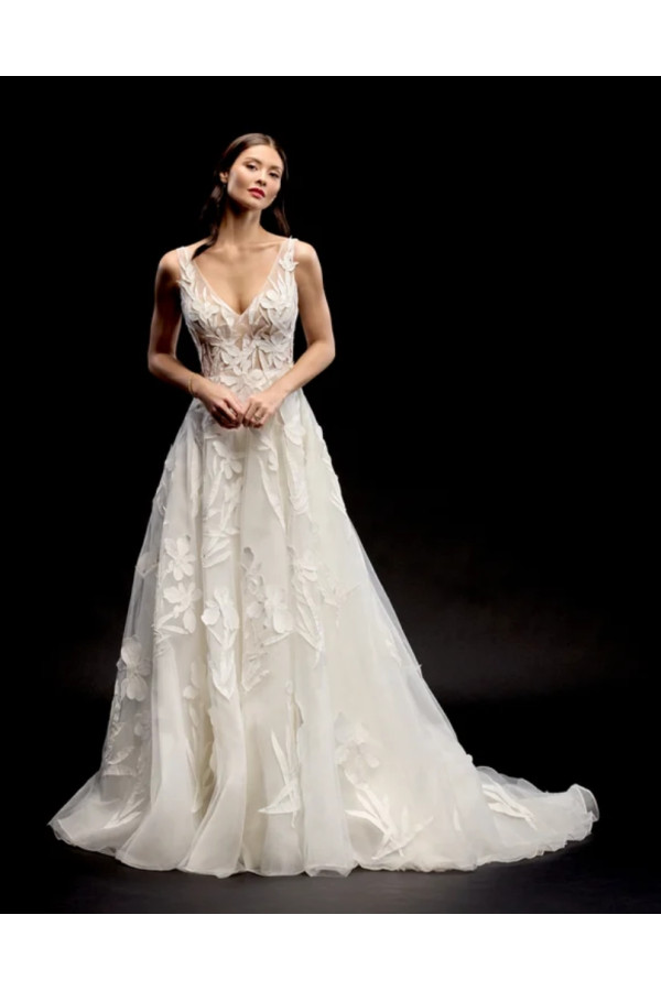 Abito da sposa avorio in pizzo ampio con spacco di Justin Alexander