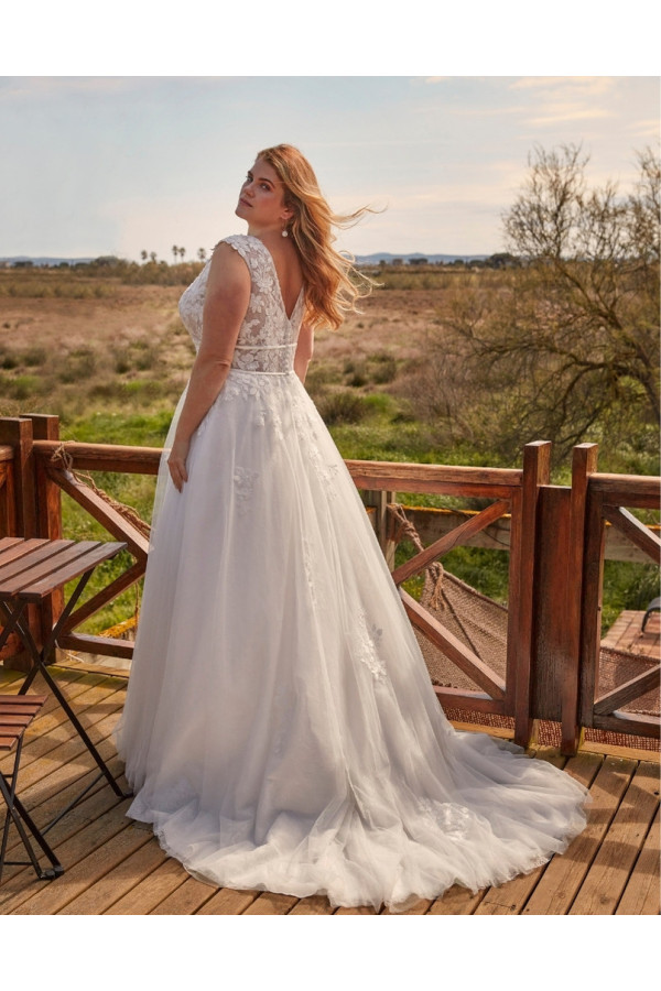 Abito da sposa avorio in tulle e pizzo morbido i Fara Sposa