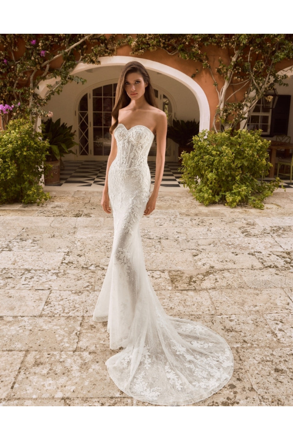 Abito da sposa Kay, avorio, chantilly e tulle di Alberto Palatchi