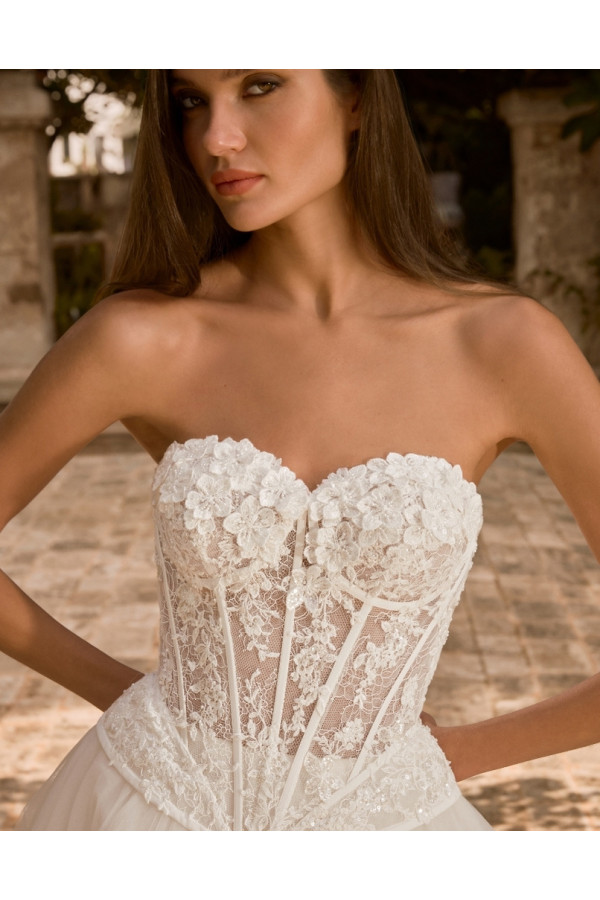 Abito da sposa Luisa color avorio, tulle e ricami di Alberto Palatachi