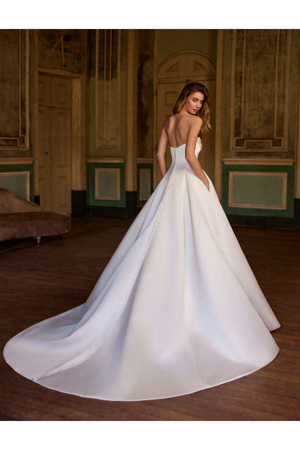 carla abito da sposa avorio in douchesse ampio di alberto palatchi