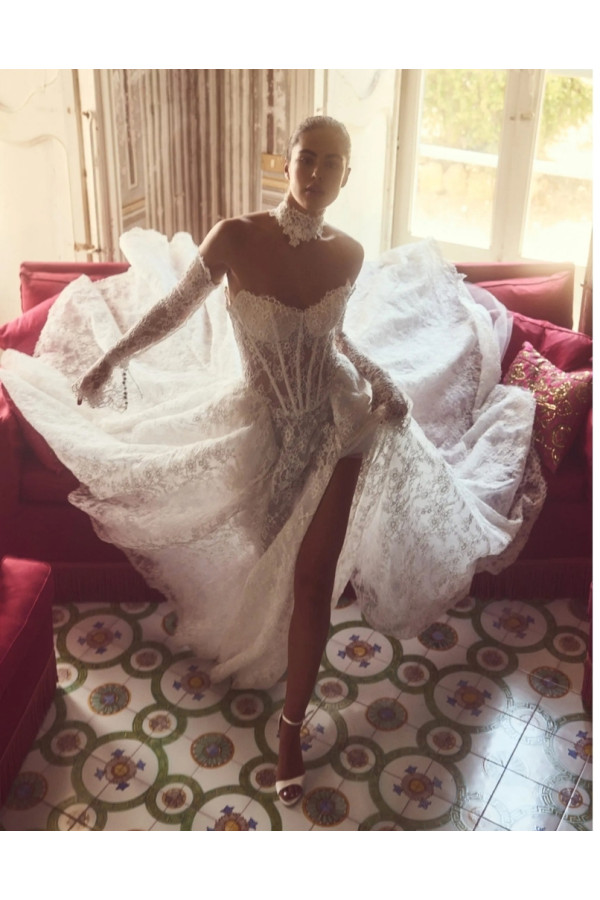 Abito da sposa avorio ampio in pizzo di Alessandro Couture